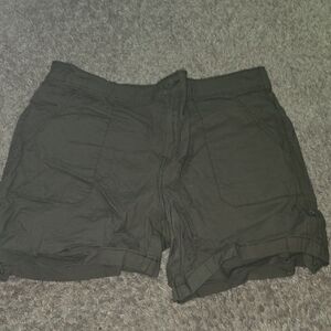 Sanctuary Green Cargo Shorts with Classic Style